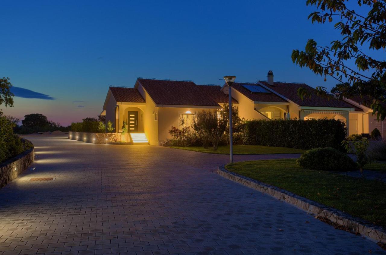 Holiday Home Elegant Vrh  Экстерьер фото